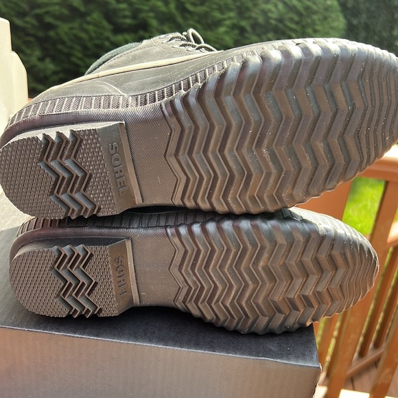 New Never worn, boxed, SOREL Black Waterproof, Impermeable, Insulated sole boots - Picture 11 of 14